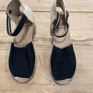 Diego Women's Black and Tan Espadrilles